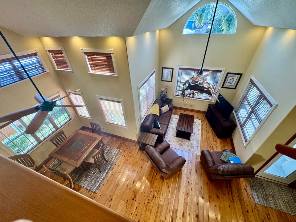 待售: $249,000 (1 贝兹, 2 浴室, 860 平方英尺)