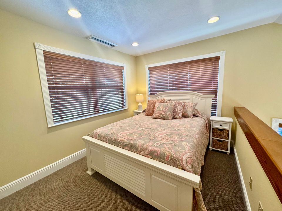 待售: $249,000 (1 贝兹, 2 浴室, 860 平方英尺)