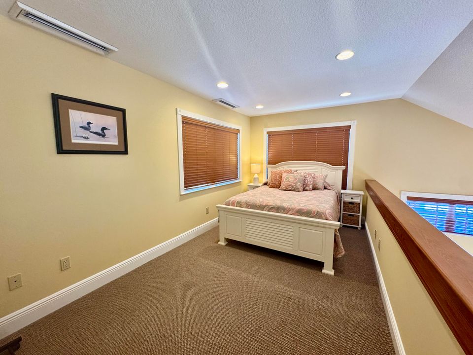 待售: $249,000 (1 贝兹, 2 浴室, 860 平方英尺)