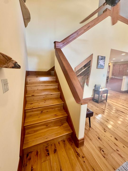 待售: $249,000 (1 贝兹, 2 浴室, 860 平方英尺)