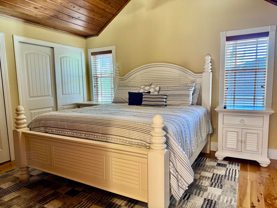 待售: $249,000 (1 贝兹, 2 浴室, 860 平方英尺)