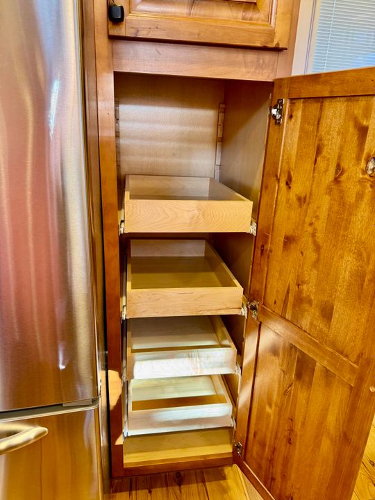 待售: $249,000 (1 贝兹, 2 浴室, 860 平方英尺)