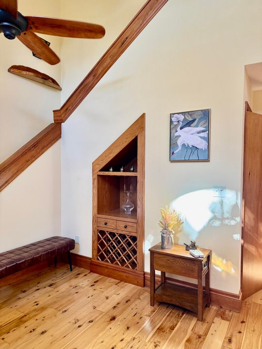 待售: $249,000 (1 贝兹, 2 浴室, 860 平方英尺)