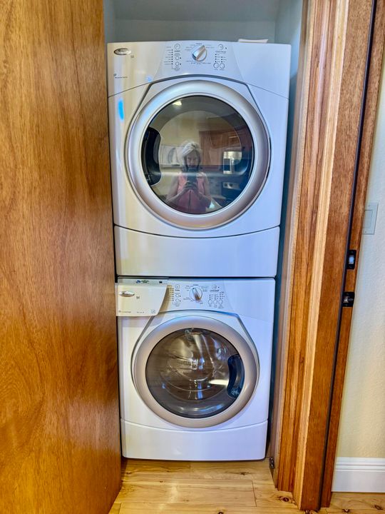 待售: $249,000 (1 贝兹, 2 浴室, 860 平方英尺)