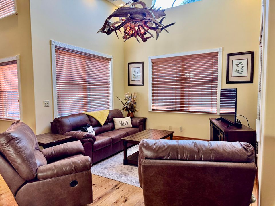 待售: $249,000 (1 贝兹, 2 浴室, 860 平方英尺)