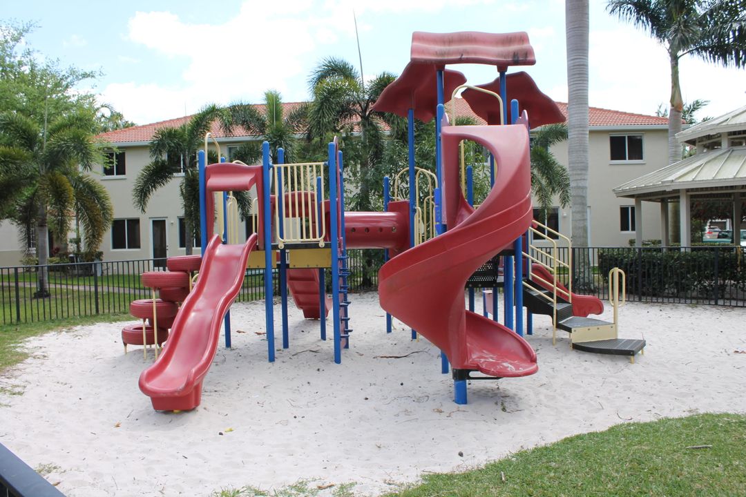 For Rent: $2,600 (3 beds, 2 baths, 1419 Square Feet)