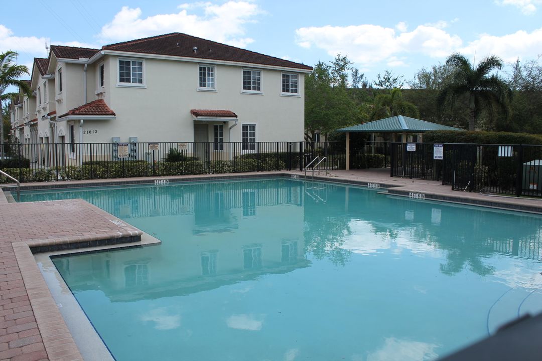 For Rent: $2,600 (3 beds, 2 baths, 1419 Square Feet)