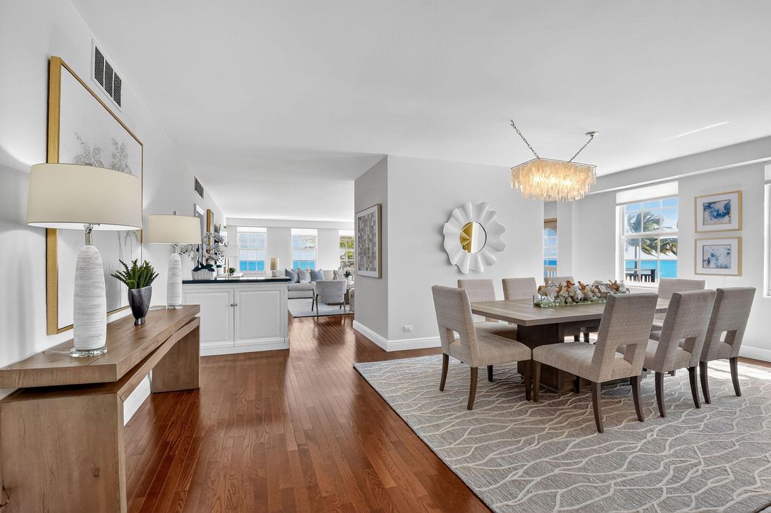 合同活跃: $1,399,000 (3 贝兹, 2 浴室, 2002 平方英尺)