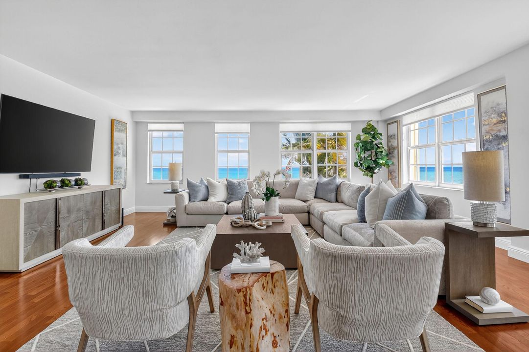 合同活跃: $1,399,000 (3 贝兹, 2 浴室, 2002 平方英尺)