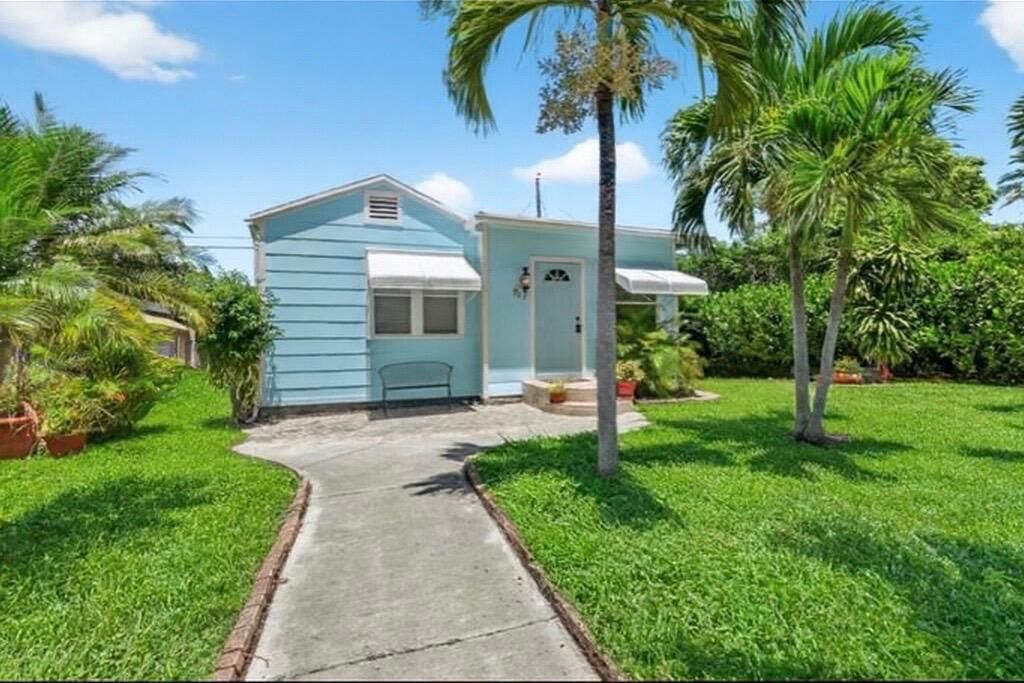 Active With Contract: $418,000 (3 beds, 1 baths, 1191 Square Feet)