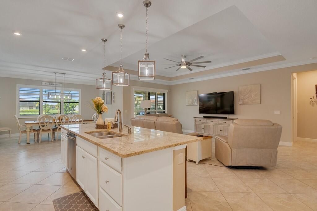 На продажу: $799,000 (3 спален, 2 ванн, 2388 Квадратных фут)