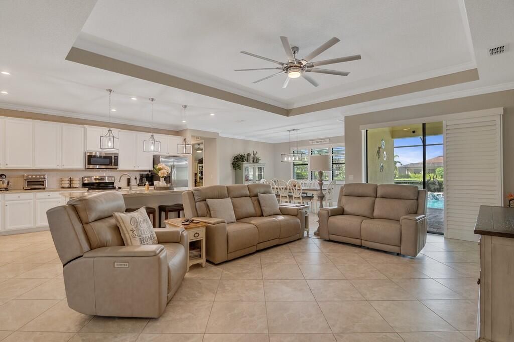 На продажу: $799,000 (3 спален, 2 ванн, 2388 Квадратных фут)