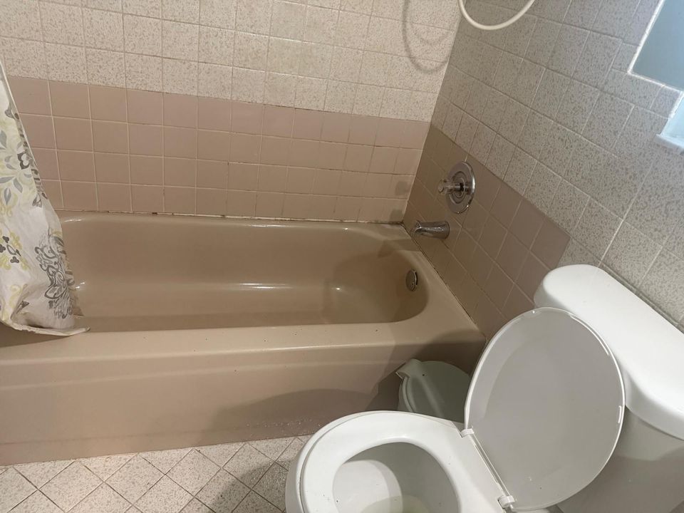 合同活跃: $270,000 (2 贝兹, 2 浴室, 1045 平方英尺)