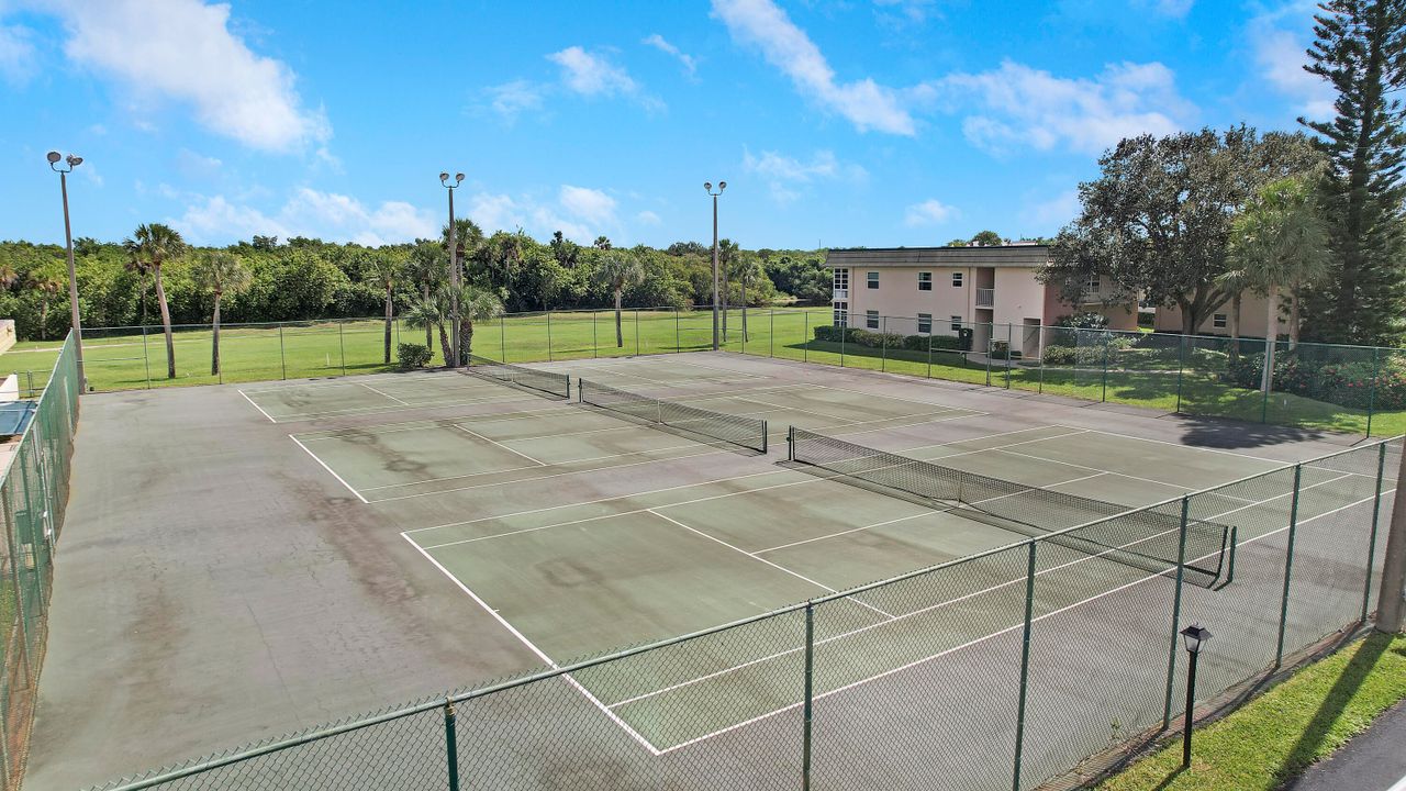 For Sale: $135,000 (2 beds, 2 baths, 1000 Square Feet)