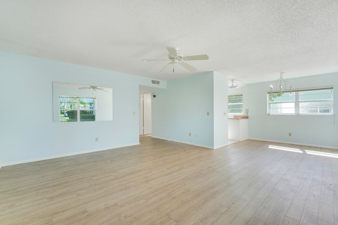 For Sale: $135,000 (2 beds, 2 baths, 1000 Square Feet)