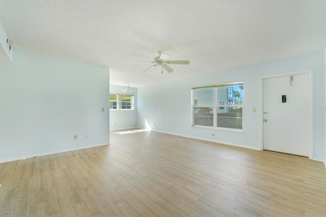 For Sale: $135,000 (2 beds, 2 baths, 1000 Square Feet)