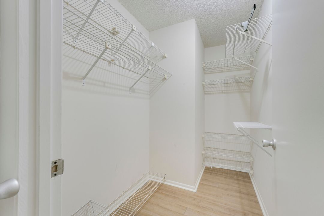 For Sale: $135,000 (2 beds, 2 baths, 1000 Square Feet)