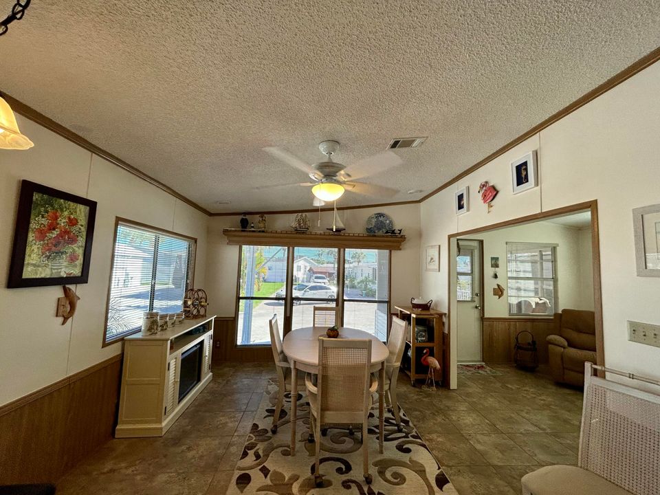 待售: $125,000 (1 贝兹, 2 浴室, 860 平方英尺)