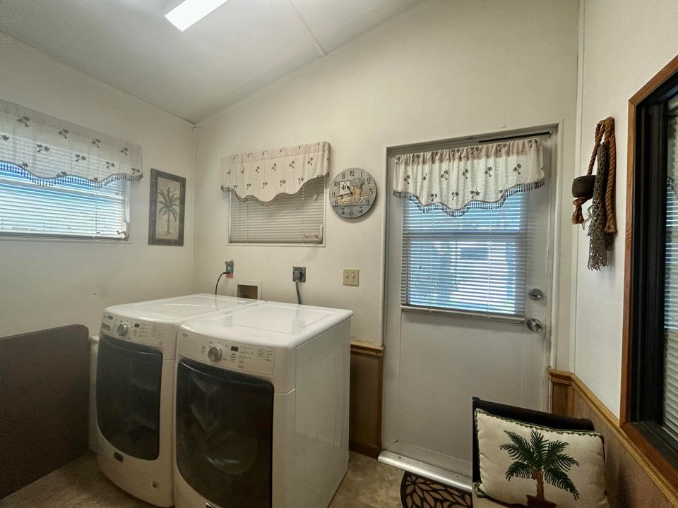 待售: $125,000 (1 贝兹, 2 浴室, 860 平方英尺)