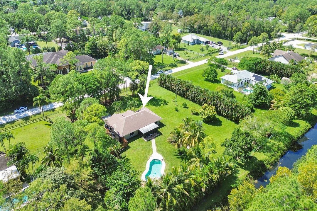 合同活跃: $720,000 (3 贝兹, 2 浴室, 1958 平方英尺)