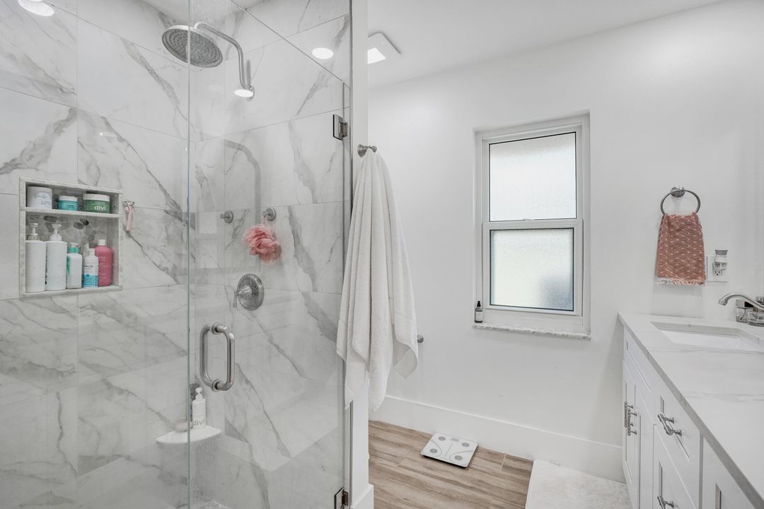 合同活跃: $720,000 (3 贝兹, 2 浴室, 1958 平方英尺)