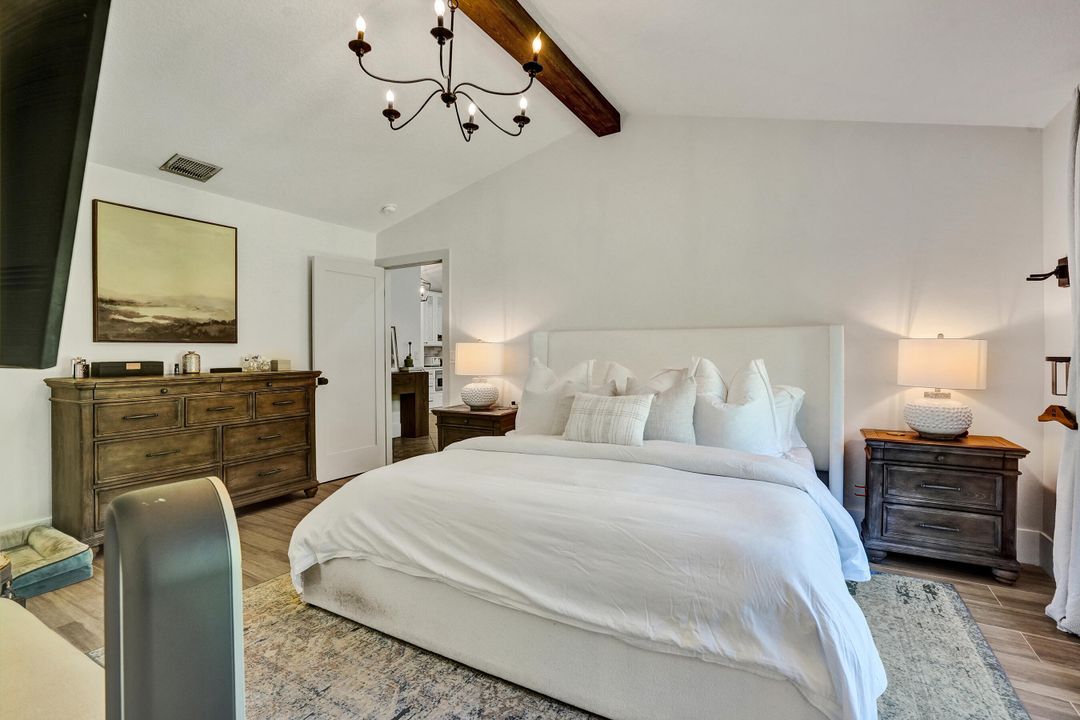 合同活跃: $720,000 (3 贝兹, 2 浴室, 1958 平方英尺)