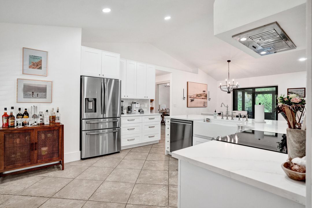 合同活跃: $720,000 (3 贝兹, 2 浴室, 1958 平方英尺)