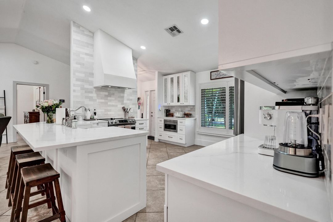 合同活跃: $720,000 (3 贝兹, 2 浴室, 1958 平方英尺)