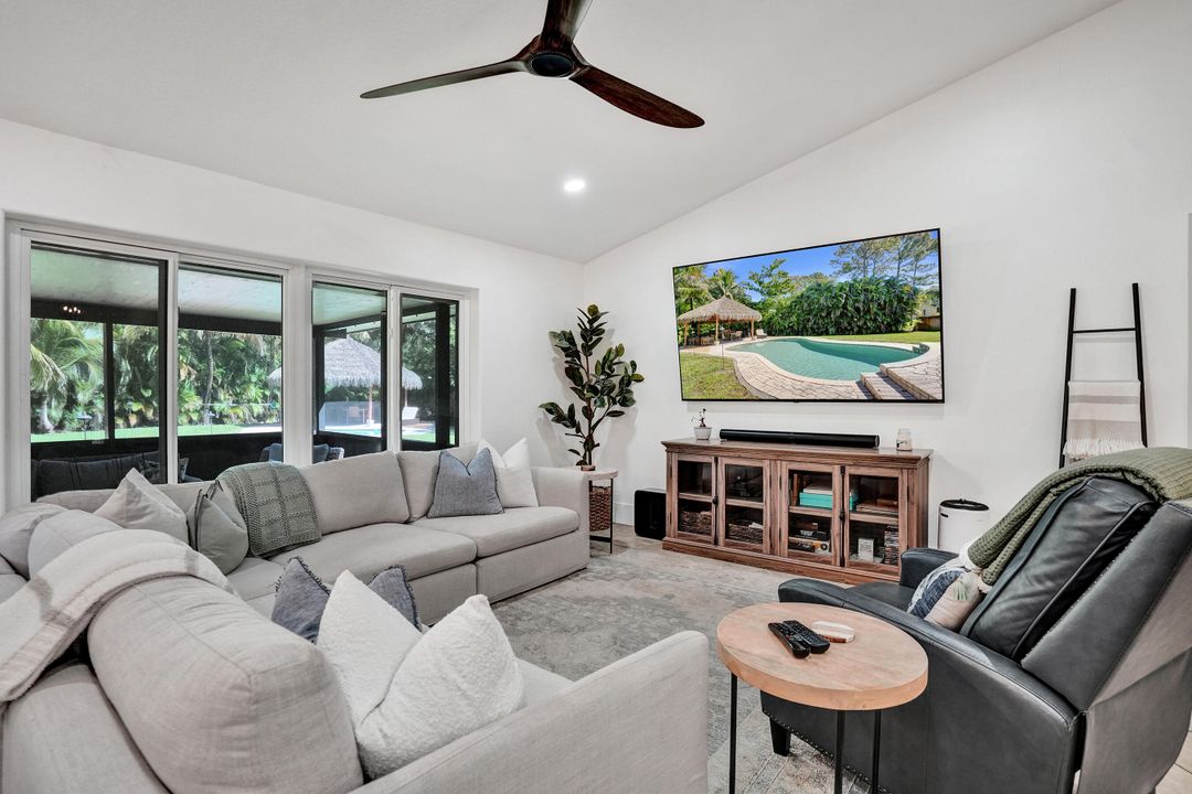 合同活跃: $720,000 (3 贝兹, 2 浴室, 1958 平方英尺)