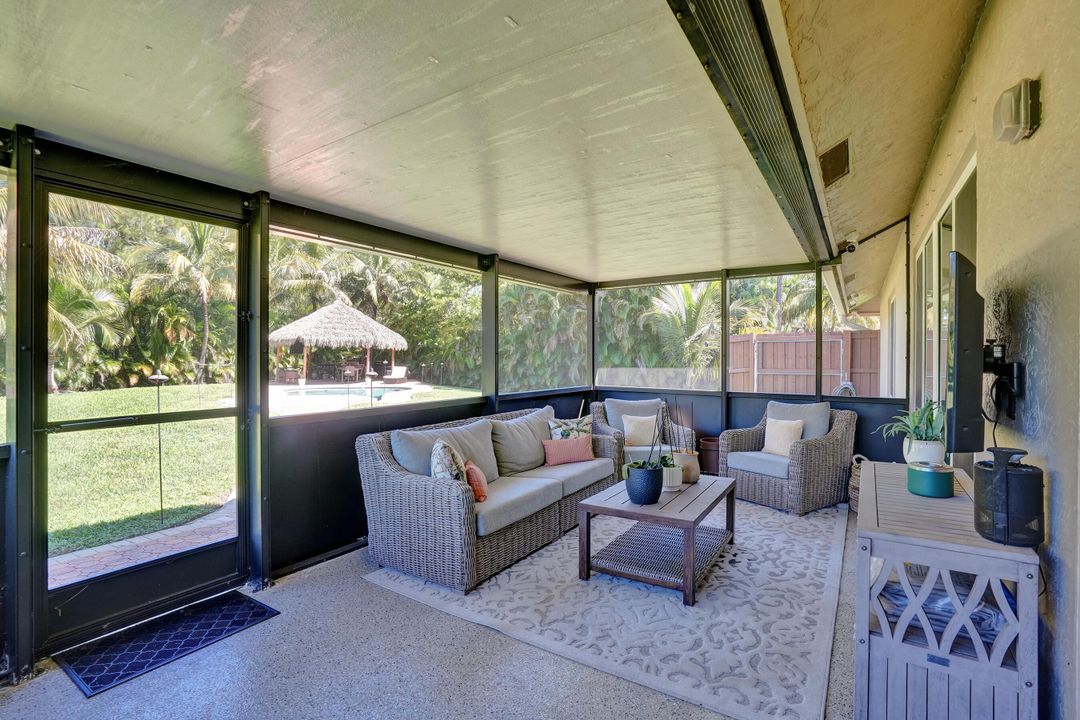 合同活跃: $720,000 (3 贝兹, 2 浴室, 1958 平方英尺)