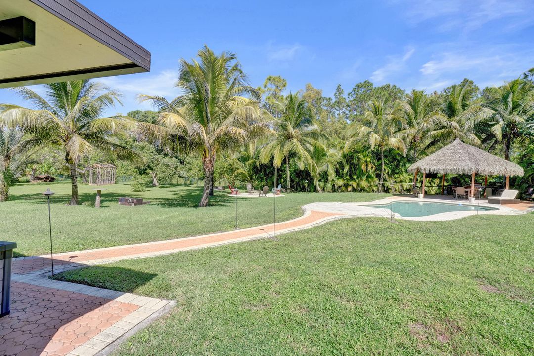 合同活跃: $720,000 (3 贝兹, 2 浴室, 1958 平方英尺)