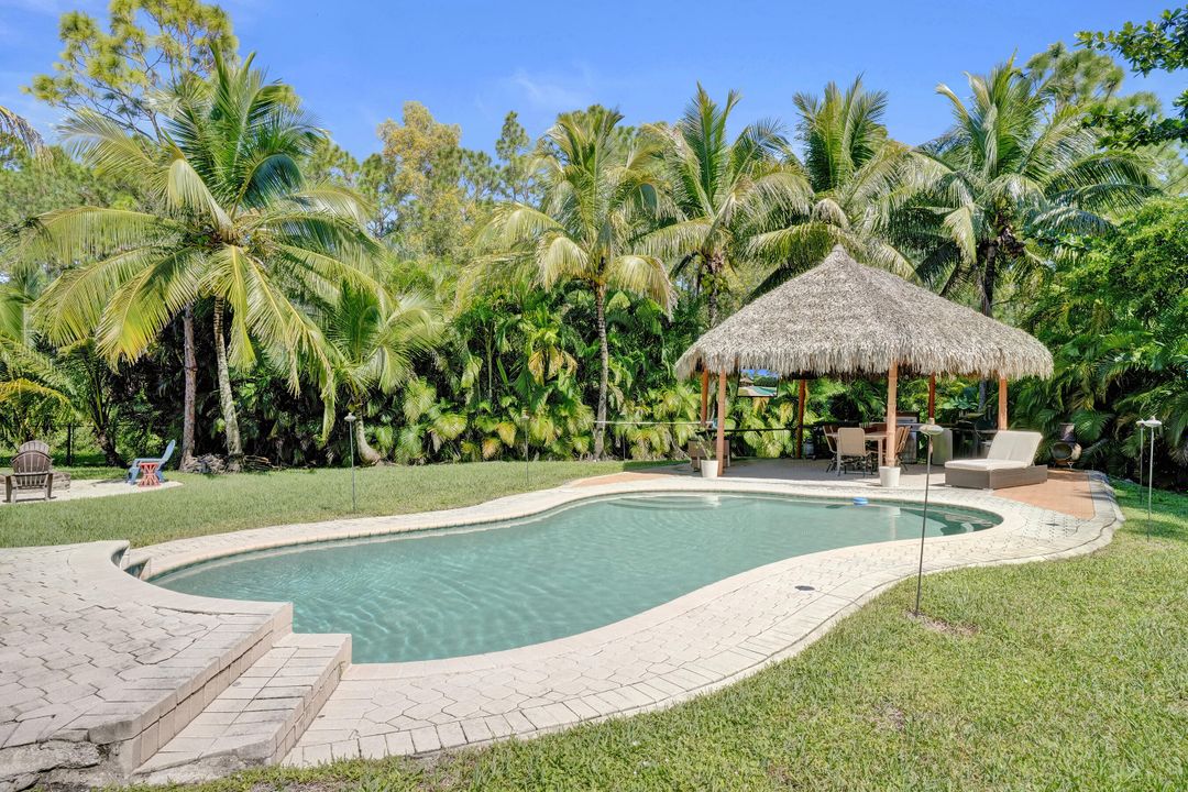 合同活跃: $720,000 (3 贝兹, 2 浴室, 1958 平方英尺)