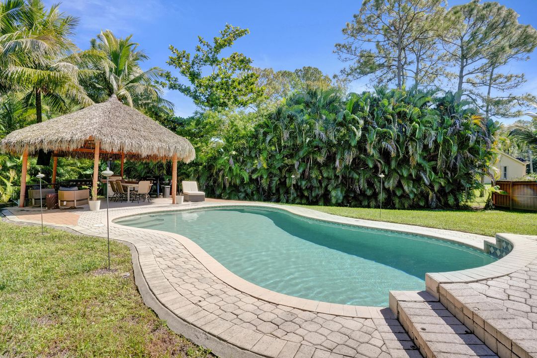 合同活跃: $720,000 (3 贝兹, 2 浴室, 1958 平方英尺)