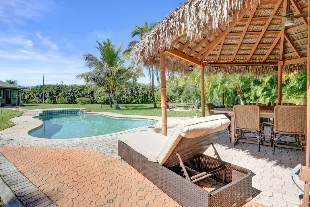 合同活跃: $720,000 (3 贝兹, 2 浴室, 1958 平方英尺)