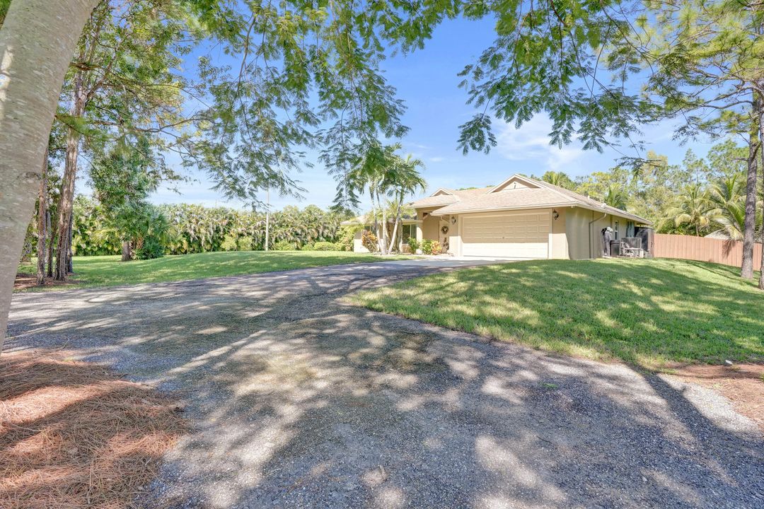 合同活跃: $720,000 (3 贝兹, 2 浴室, 1958 平方英尺)