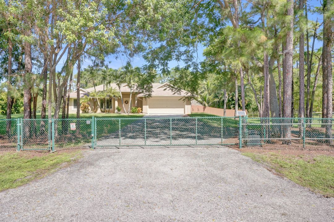 合同活跃: $720,000 (3 贝兹, 2 浴室, 1958 平方英尺)