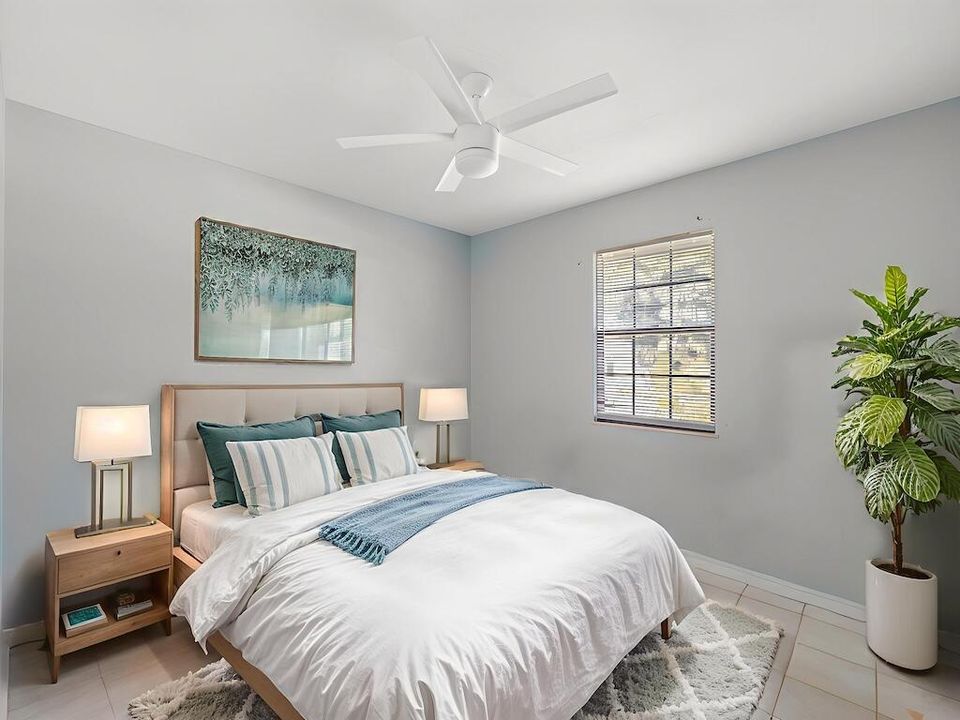 For Sale: $305,000 (2 beds, 2 baths, 1268 Square Feet)