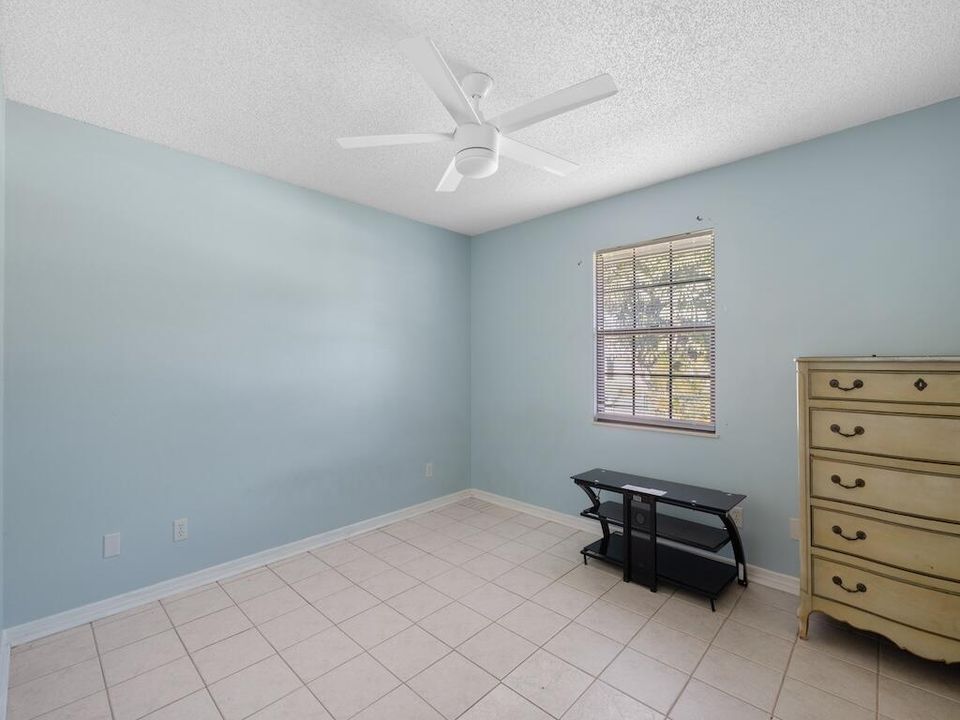 For Sale: $305,000 (2 beds, 2 baths, 1268 Square Feet)