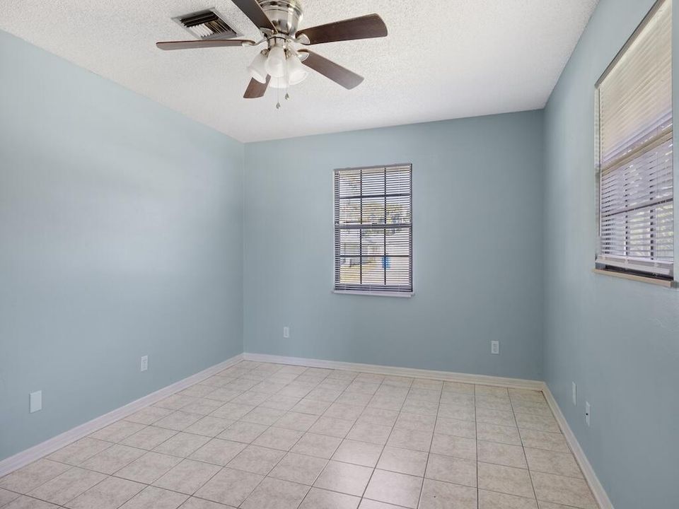 For Sale: $305,000 (2 beds, 2 baths, 1268 Square Feet)