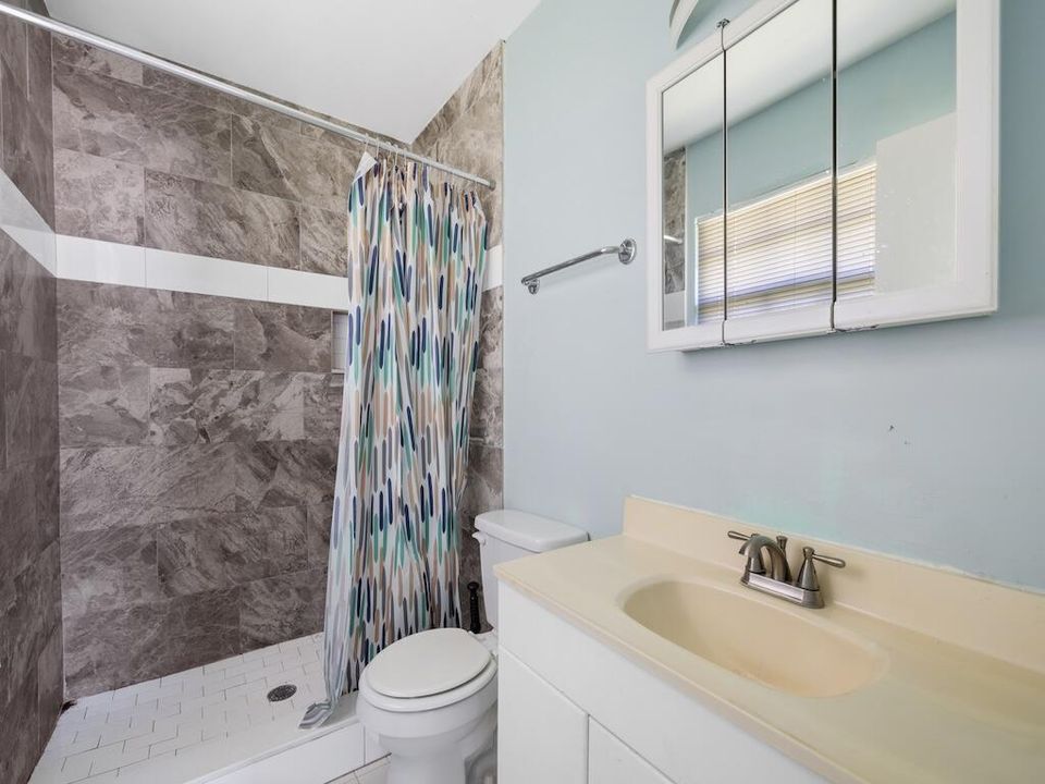 For Sale: $305,000 (2 beds, 2 baths, 1268 Square Feet)
