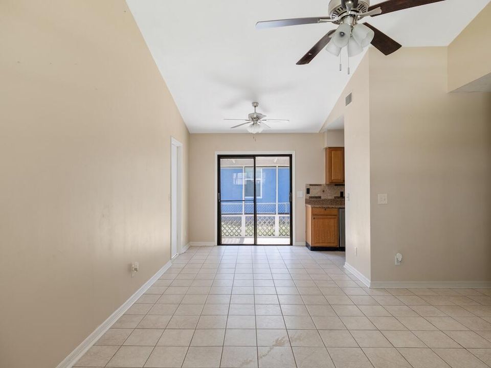 For Sale: $305,000 (2 beds, 2 baths, 1268 Square Feet)