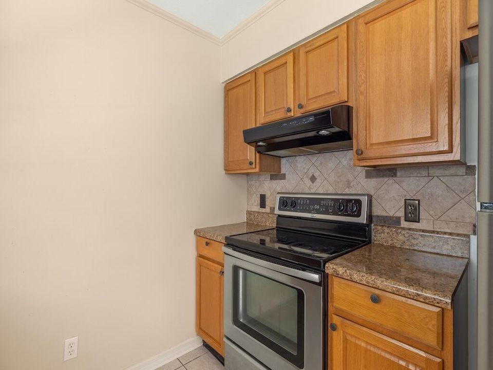For Sale: $305,000 (2 beds, 2 baths, 1268 Square Feet)