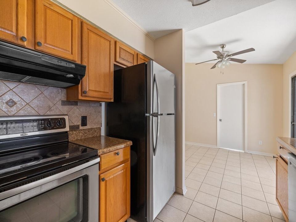 For Sale: $305,000 (2 beds, 2 baths, 1268 Square Feet)