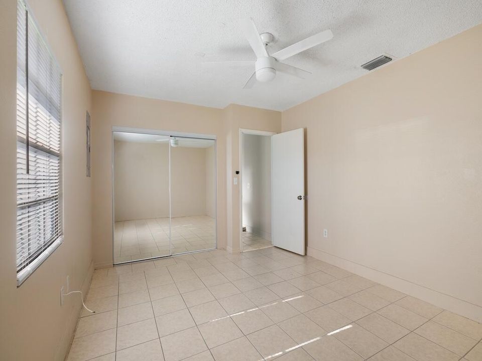 For Sale: $305,000 (2 beds, 2 baths, 1268 Square Feet)