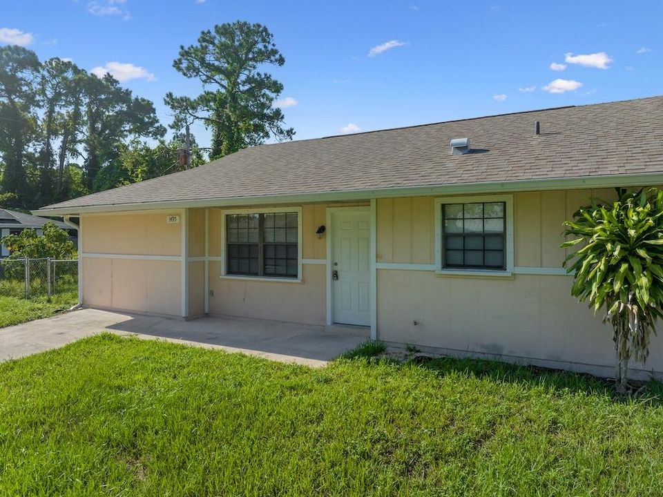 For Sale: $305,000 (2 beds, 2 baths, 1268 Square Feet)