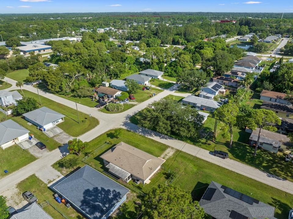 For Sale: $305,000 (2 beds, 2 baths, 1268 Square Feet)