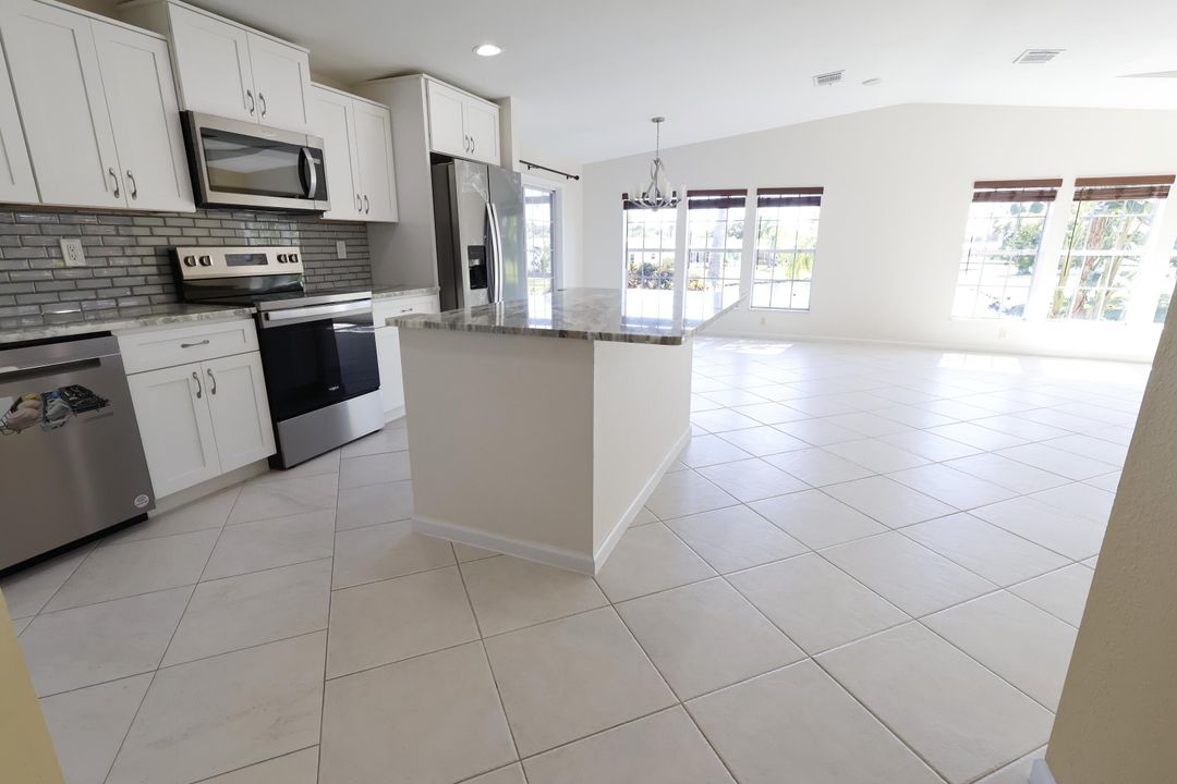 For Sale: $289,000 (3 beds, 2 baths, 1619 Square Feet)