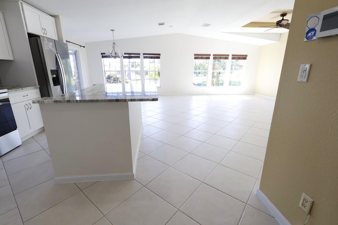 For Sale: $289,000 (3 beds, 2 baths, 1619 Square Feet)