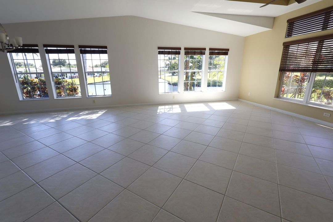 For Sale: $289,000 (3 beds, 2 baths, 1619 Square Feet)