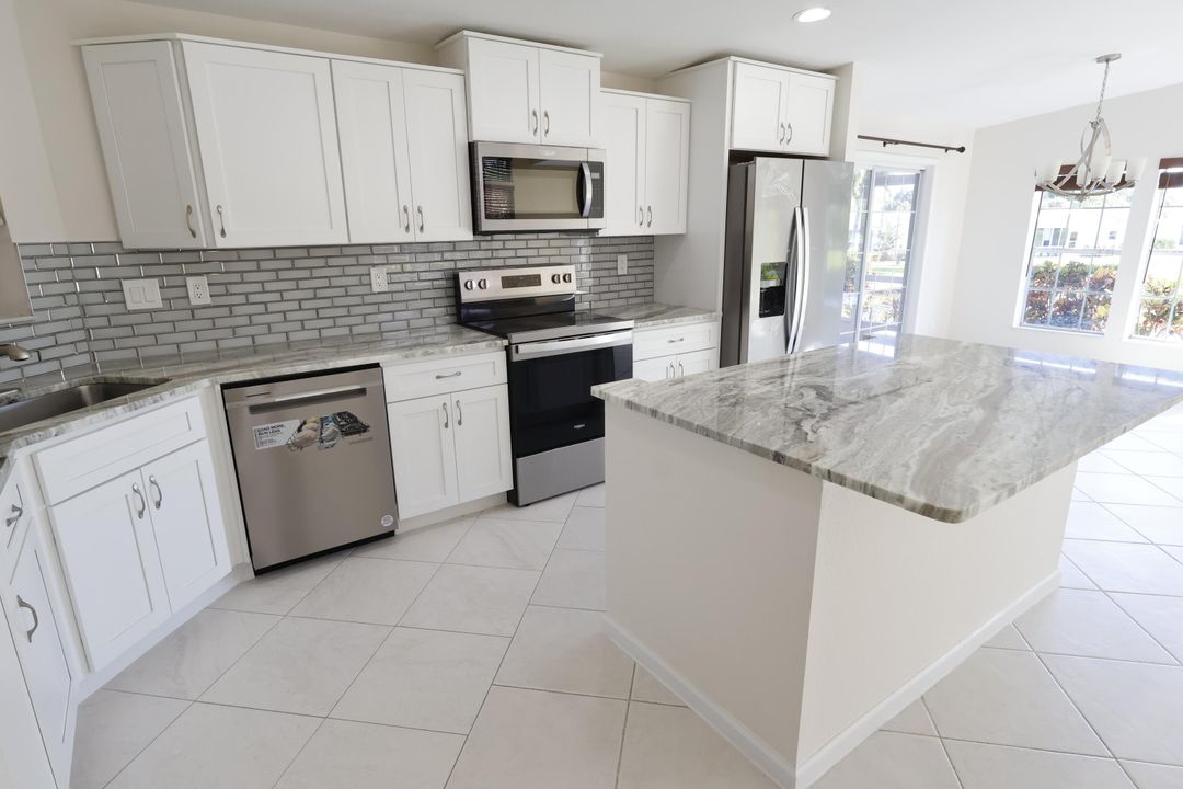 For Sale: $289,000 (3 beds, 2 baths, 1619 Square Feet)
